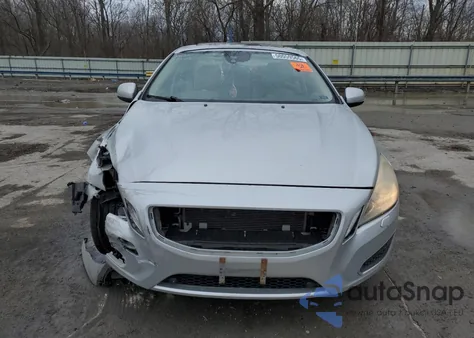 2012 Volvo S60 T5 z USA, uszkodzony, nr VIN YV1622FS4C2042666